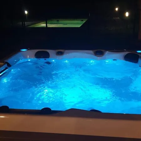 Blue Lagoon Suites & Spas Piscine 3* Montauban