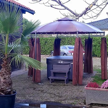 Blue Lagoon Suites & Spas Piscine Montauban