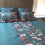 Blue Lagoon Suites & Spas Piscine Отель Монтобан