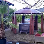 Blue Lagoon Suites & Spas Piscine Монтобан