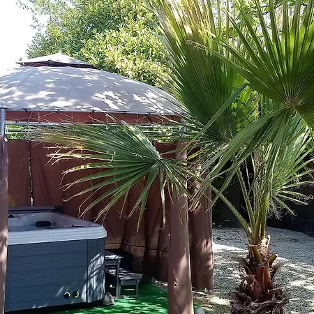 Blue Lagoon Suites & Spas Piscine Otel Montauban