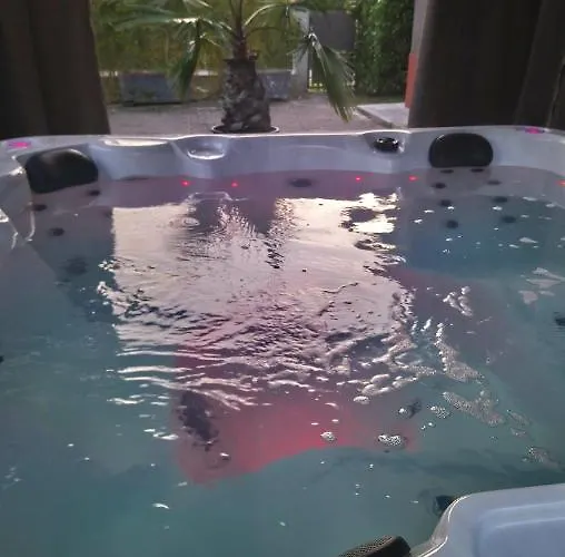 Blue Lagoon Suites & Spas Piscine 酒店